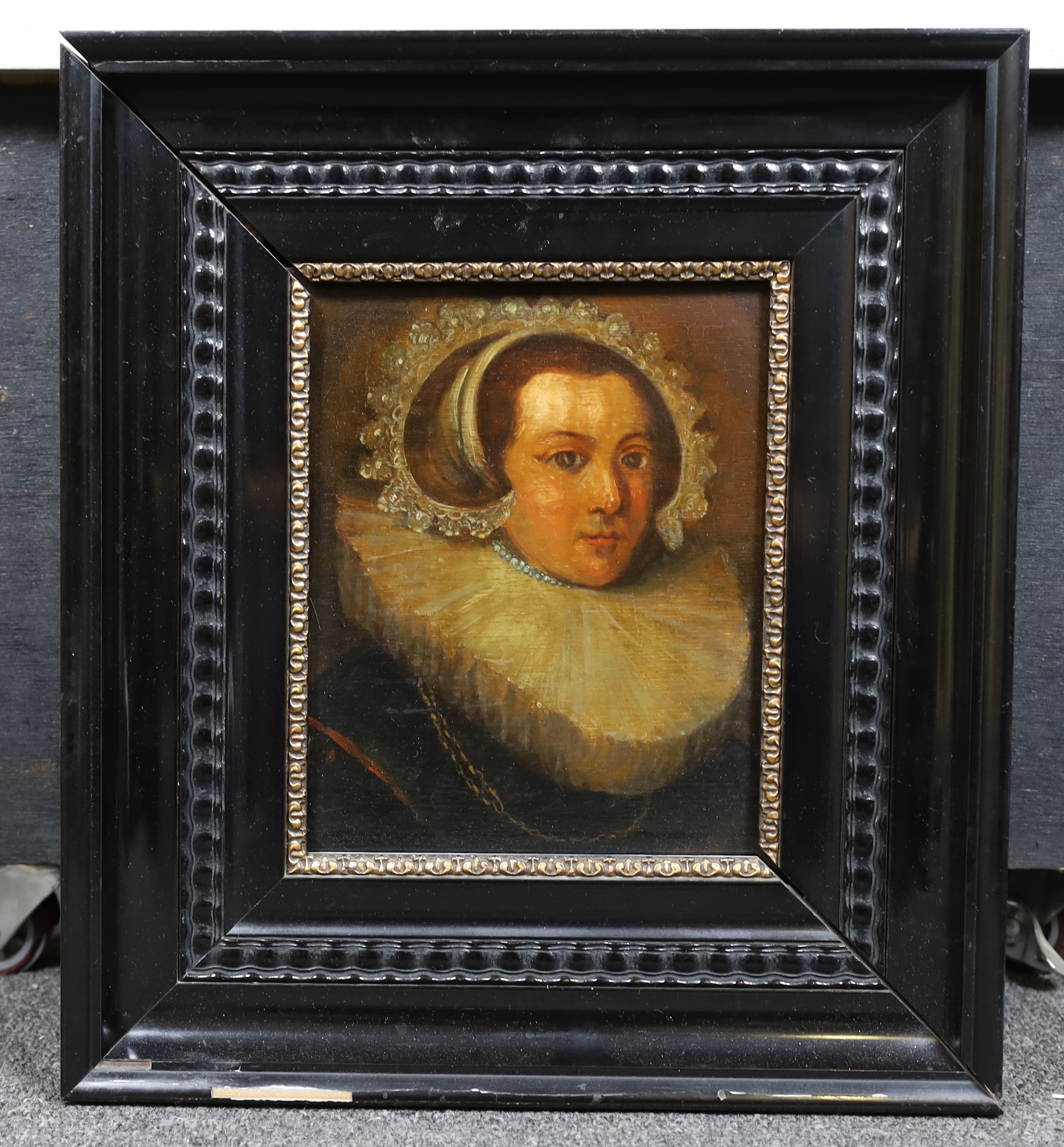 Flemish School, oil on wooden panel, Head of a lady, 21 x16.5cm